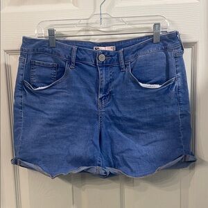SO Women's Classic jean shorts